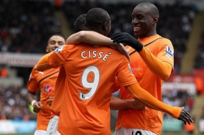 Παπίς ντυμένος… καρακάξα μάδησε τους «κύκνους»!