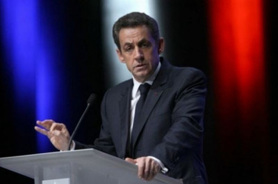 Σαρκοζί: «Ψηφίστε με αλλιώς θα καταλήξετε σαν την Ελλάδα»!