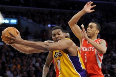 Αποβολή για Μπάινουμ και ήττα για Λέικερς