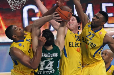 Διαπραγματεύσεις με δύο η Μακάμπι