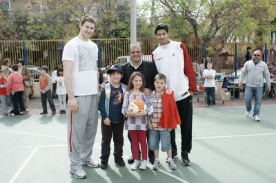 Κοντά στα παιδιά ο Ίκαρος