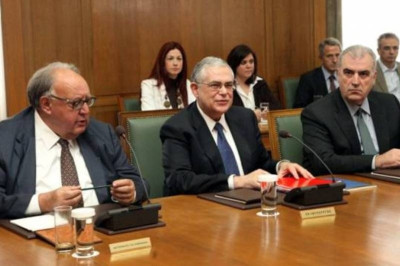 Ενημέρωσε για εκλογές στις 6 Μαΐου ο Παπαδήμος