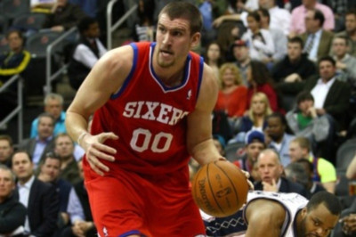 «Ανάσα» για 76ερς με... παγκίτη Χάους