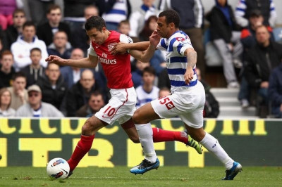 Ετοιμάζει πρόταση για Φαν Πέρσι η Παρί!