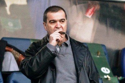 Μπάσιμο μέσω του Ερασιτέχνη επιχειρεί ο Βγενόπουλος