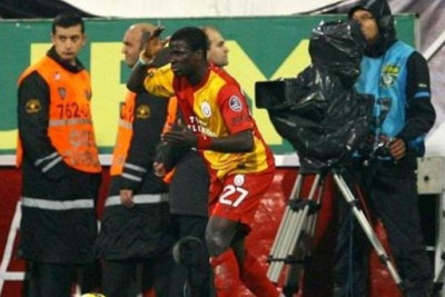 Κόκκινο... πανί και πάλι ο Εμπούε! (video)