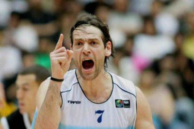 Στην τελική 16άδα ο Ομπέρτο