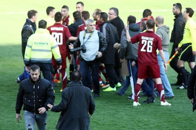 Δίμηνος αποκλεισμός για Πηλαδάκη, κεκλεισμένων το ΑΕΛ-Καλλονή