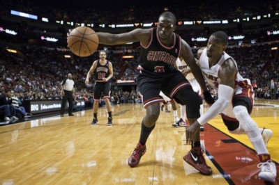 Επεισοδιακή νίκη για τους Χιτ