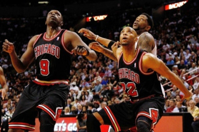 Άρχισε το... ξύλο και πλησίασαν οι Χιτ