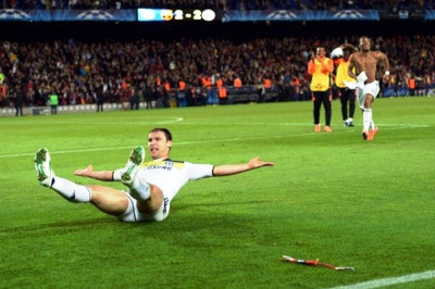 «Γλεντάνε» τον δημοσιογράφο Σριβς