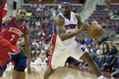 Με... ψηλά το κεφάλι οι Πίστονς