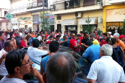 «Κοκκινίζουν» οι δρόμοι του Βόλου!