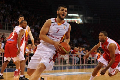 Με το δεξί η Γαλατάσαραϊ, μπαίνει και ο Ζούρος