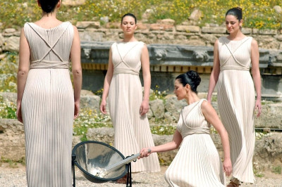 Η Αφή της Ολυμπιακής Φλόγας για το Λονδίνο 2012 (photos+video)