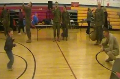 Είδε για πρώτη φορά τον ανάπηρο γιο του να περπατά!