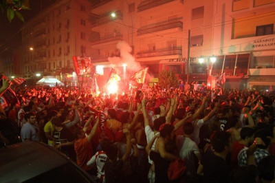 Φλέγεται ο Πειραιάς... (photos+videos)