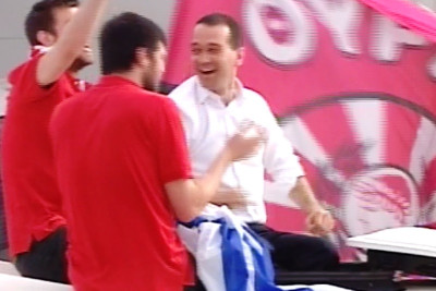 Άφιξη Ολυμπιακού: Αποθέωση Αγγελόπουλου!