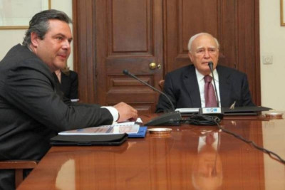 Συνάντηση Παπούλια-Καμμένου μία ώρα πριν τη σύσκεψη