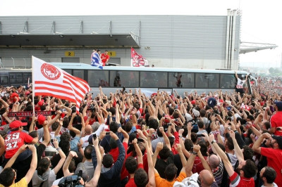 Άφιξη Ολυμπιακού: Μπλόκο... λατρείας στην Αττική Οδό!