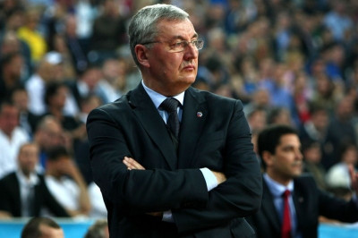 Τρίζει η καρέκλα του Καζλάουσκας