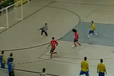 Απίστευτη «ραμπόνα» σε αγώνα σάλας! (video)