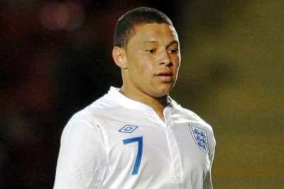 Euro 2012: Ο… οδηγός του Τσάμπερλεϊν (photos + videos)