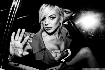 Η Λίντσεϊ Λόχαν είναι του χεριού σου! (photos+video)