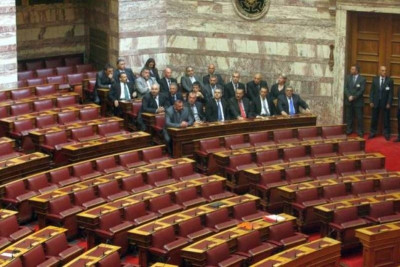 Επεισόδιο στη Βουλή από τη «Χρυσή Αυγή»
