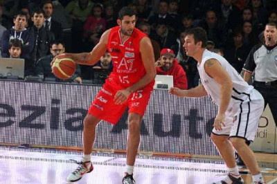 Σεφτέ με 30άρα για Αρμάνι