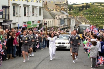 Ολυμπιακή Φλόγα: Η ασφάλεια παρενέβη ήδη (video)