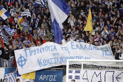 Παίζει... μπάλα στο Euro και η Χρυσή Αυγή! (photos)