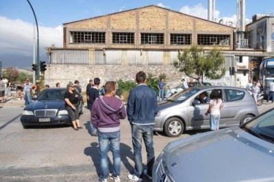 Χάος στην Πάτρα - Πετροπόλεμος, χημικά, τραυματισμοί! (βίντεο)