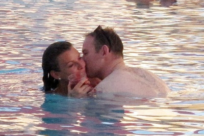 Ο Ρούνεϊ λατρεύει την κυρία του (photos)