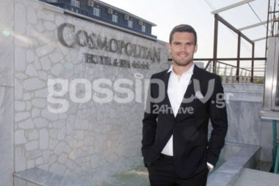 Τζιόλης: Επίδειξη μόδας με «καυτά» μοντέλα στο ξενοδοχείο του