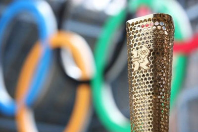 Λονδίνο 2012: Πουλάνε τις Ολυμπιακές Δάδες στο e-bay οι Βρετανοί!