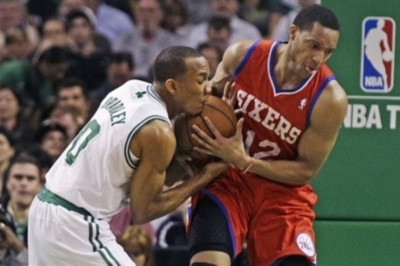 Προς «νυστέρι» ο Έιβερι Μπράντλεϊ των Μπόστον Σέλτικς