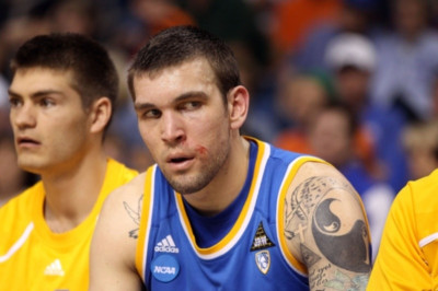 Μήνυση δέκα εκατομμυρίων από τον Ριβς Νέλσον