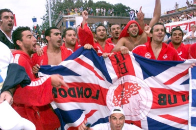 Όταν η Ευρώπη υποκλίθηκε στον Ολυμπιακό (photos+videos)