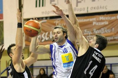 Τρεις για παραμονή στον ΑΓΟΡ