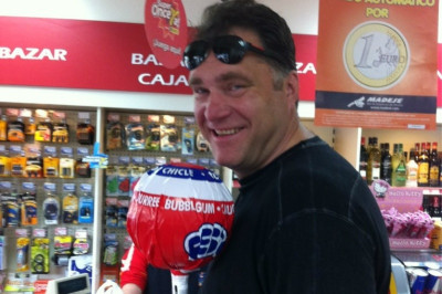 Ο Σαμπόνις και το… γιγαντιαίο γλειφιτζούρι! (photo)