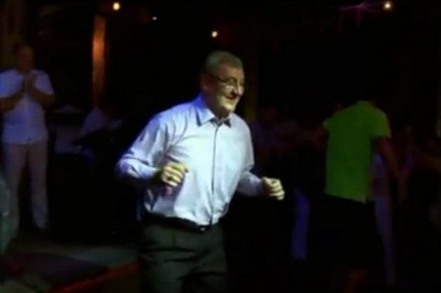 Ο Καζλάουσκας χορεύει rock n’ roll (video)