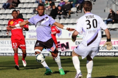 Ανακοίνωσε Ντιελνά -και- ο Ολυμπιακός (videos+photos)