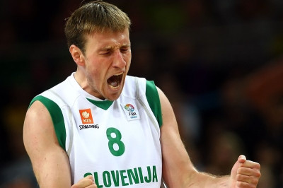 Αποσύρεται ο Σμόντις