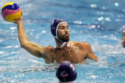 «Σέρνει» τον Ολυμπιακό μέχρι το... Λαιμό, η Βουλιαγμένη! (photos)