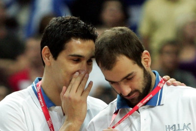 Ζήσης: «Μπράβο, κουμπάρε!»