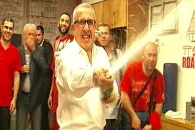 Το γλέντι της... σαμπάνιας στα αποδυτήρια του Ολυμπιακού!