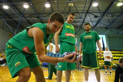 Το έριξαν στο πόκερ οι Κλέιζα, Βαλαντσιουνας και Καλνιέτις