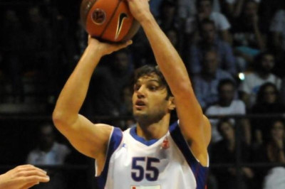 Ακάθεκτος ο Μπαζίλε!