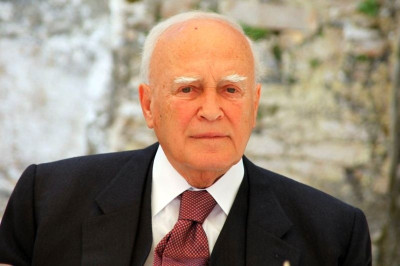 Ο κ. Κάρολος Παπούλιας συγχαίρει μπιτς βόλεϊ και πόλο